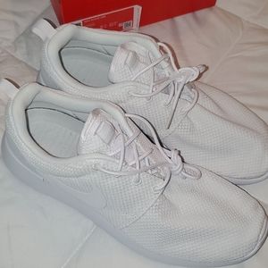 New Men's Nike Roshe One Size 8.5